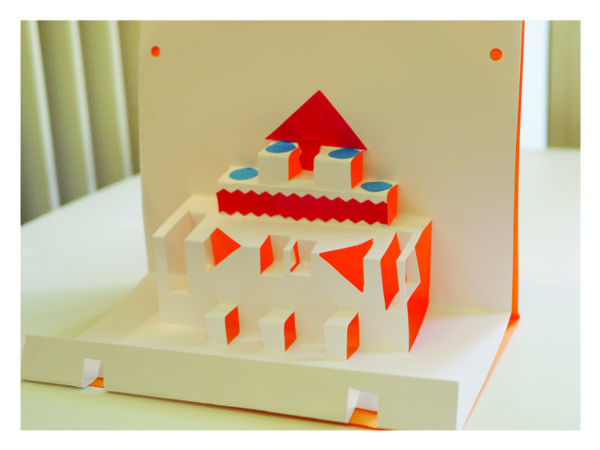 <strong>01-</strong> <em>Atelier pop up réalisé à la médiathèque de Jurançon en mai 2022. Pour un groupe de parents-enfants dès 4 ans.</em><br /></p><p>