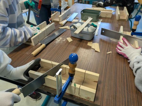 <strong>Atelier enfants</strong> <em>Atelier enfants</em><br /></p><p>atelier bois scolaires