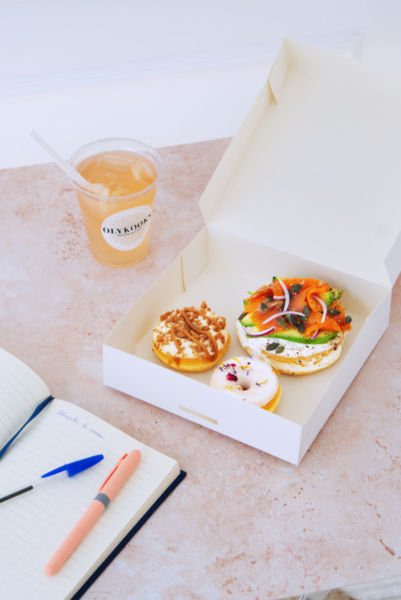 <strong>photographe-culinaire-mise-en-scene-produit-box-donuts</strong> <em>Donuts à emporter</em><br /></p><p>